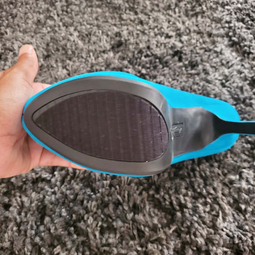 Heels - Picture 2 of 2